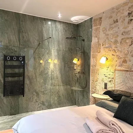 Louvre -notre Dame 2bd, 2bath Ac Parijs