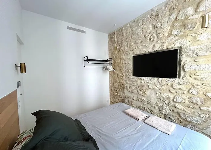 Apartment Louvre -notre Dame 2bd, 2bath Ac